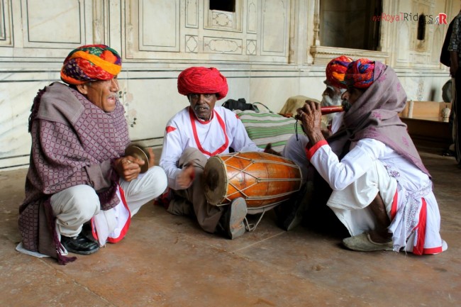 Traditional Rajasthani folks artist performing