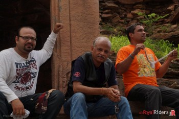 Resting and fighting with Humid Summer at Nareshwar Temple visit by weRoyal Riders.