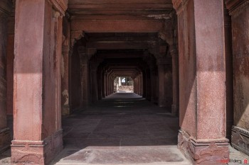 There are many such beautiful pathways at Fatehpur Sikri